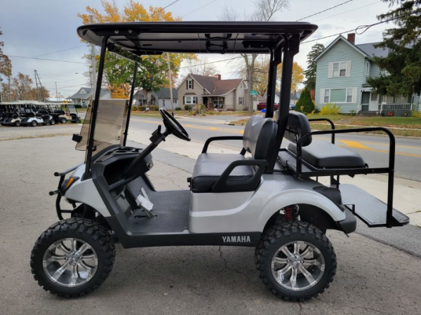 agc-5b7dee8b-7a25-4eb0-bd77-86155e7b8f27 2017 Yamaha Drive2 Lifted Used Gas Golf Cart - Silver