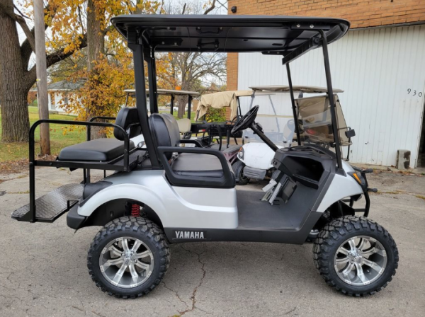 agc-7c1400b4-6e9f-4afd-98ee-38eb498047e1 2017 Yamaha Drive2 Lifted Used Gas Golf Cart - Silver