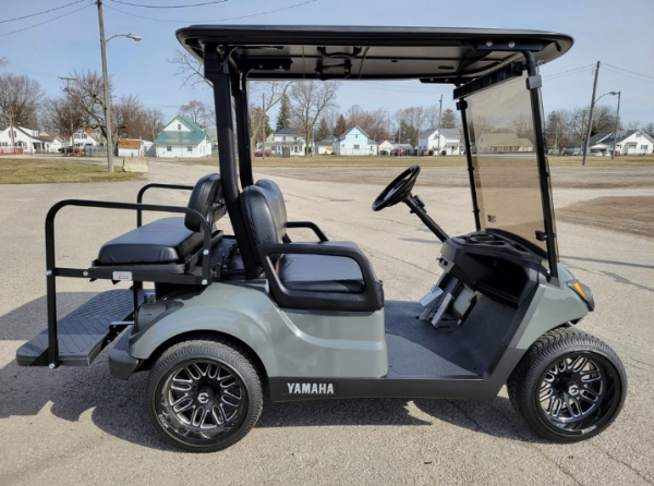 Yamaha Golf Cart 2018 - Drive2 EFI QuieTech Gas Luxury Edition