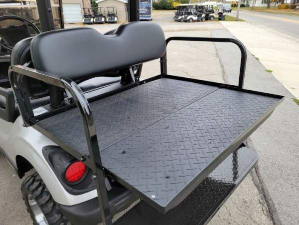 agc-a87e56cd-4860-4ba2-bb75-765d50ad99da 2017 Yamaha Drive2 Lifted Used Gas Golf Cart - Silver