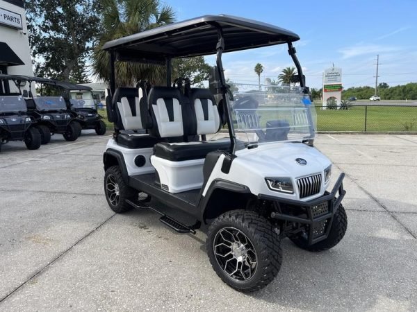 agc-af98c7ec-eb93-483c-92e2-dae18eab0774 2025 Evolution D5 - Maverick 4 White - Luxury 4 - Seater Street Legal Lithium Golf Cart
